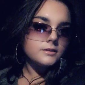 Meet your Posher, Elise